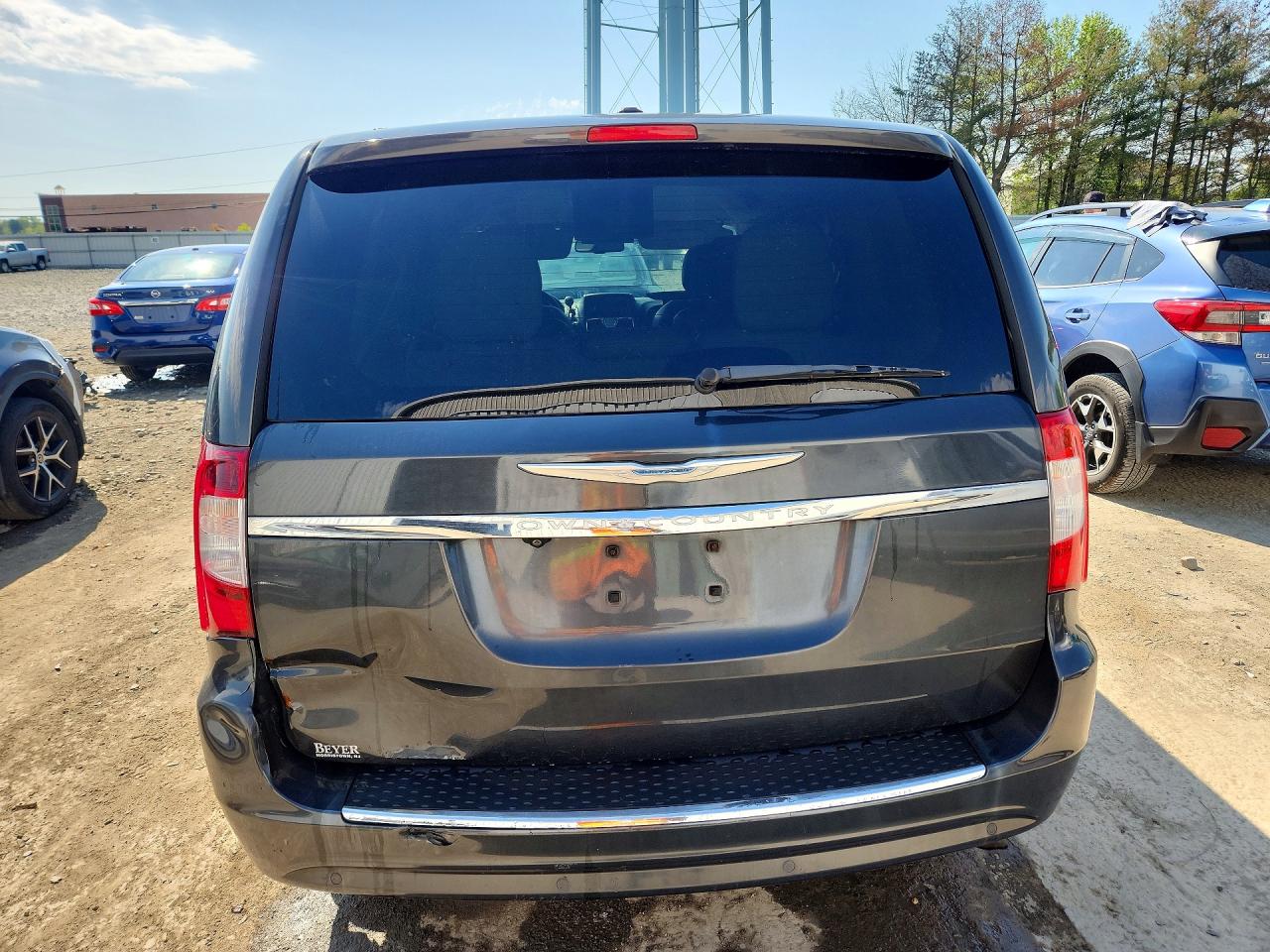 2012 CHRYSLER TOWN & COUNTRY TOURING L photo 6