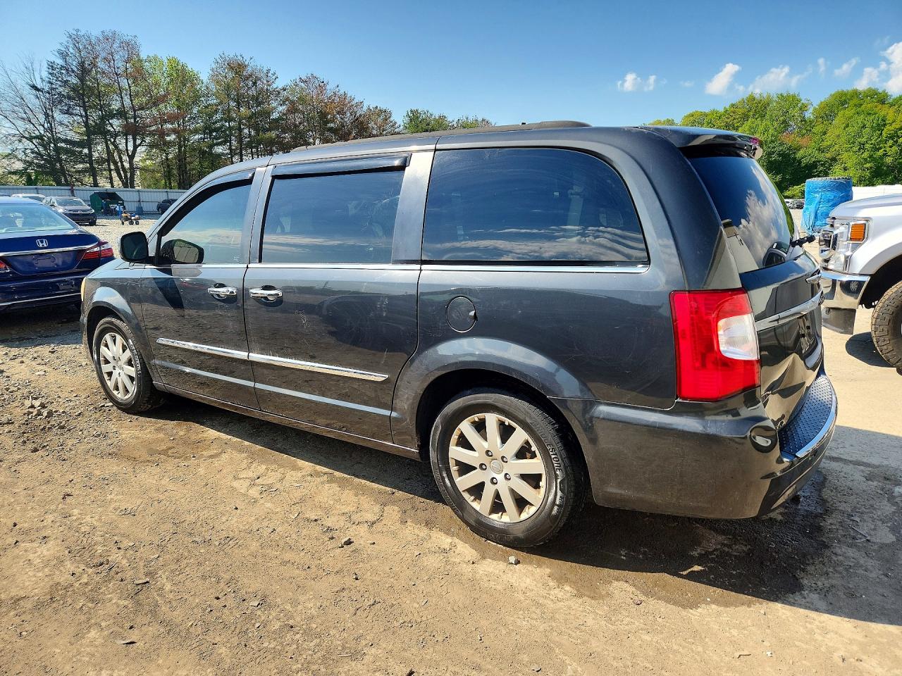 2012 CHRYSLER TOWN & COUNTRY TOURING L photo 2