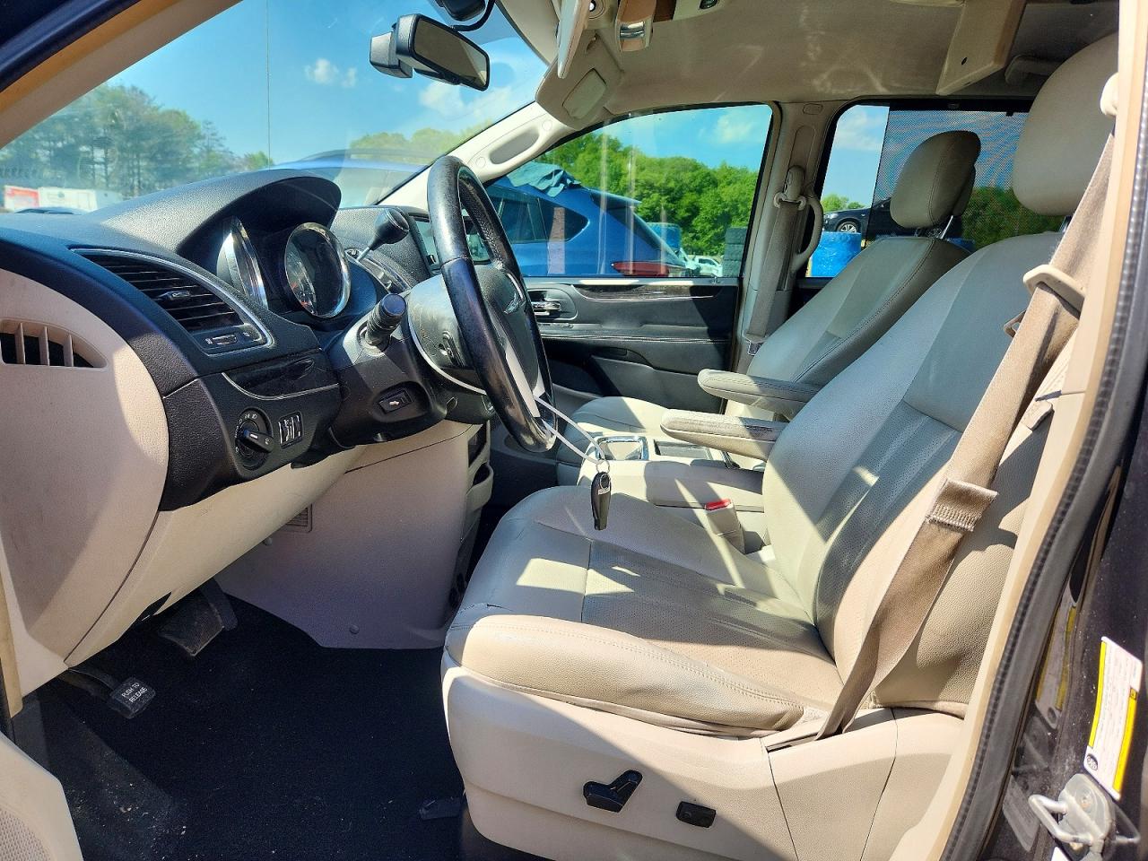 2012 CHRYSLER TOWN & COUNTRY TOURING L photo 7