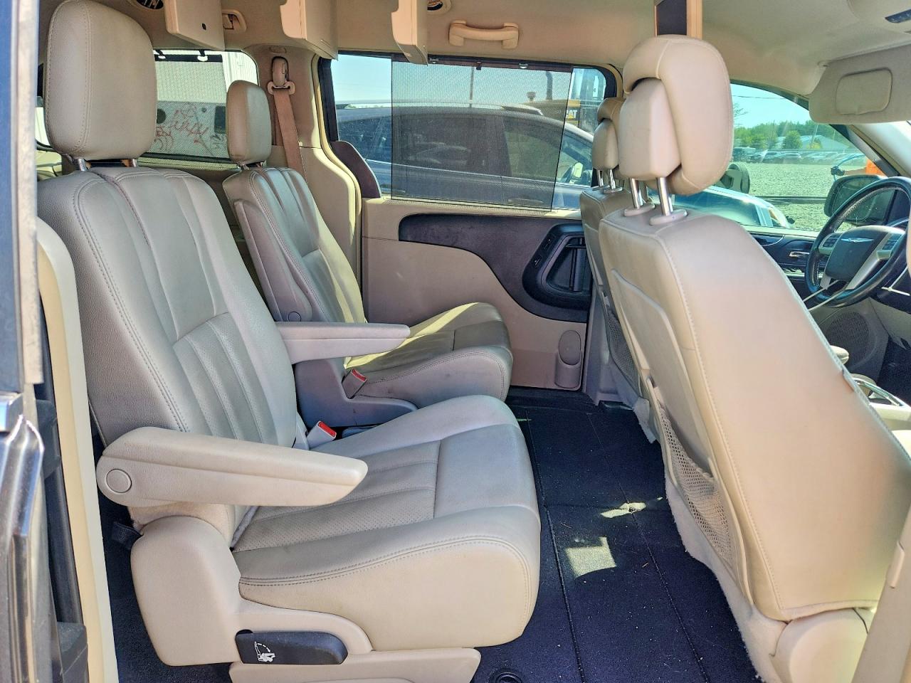 2012 CHRYSLER TOWN & COUNTRY TOURING L photo 11