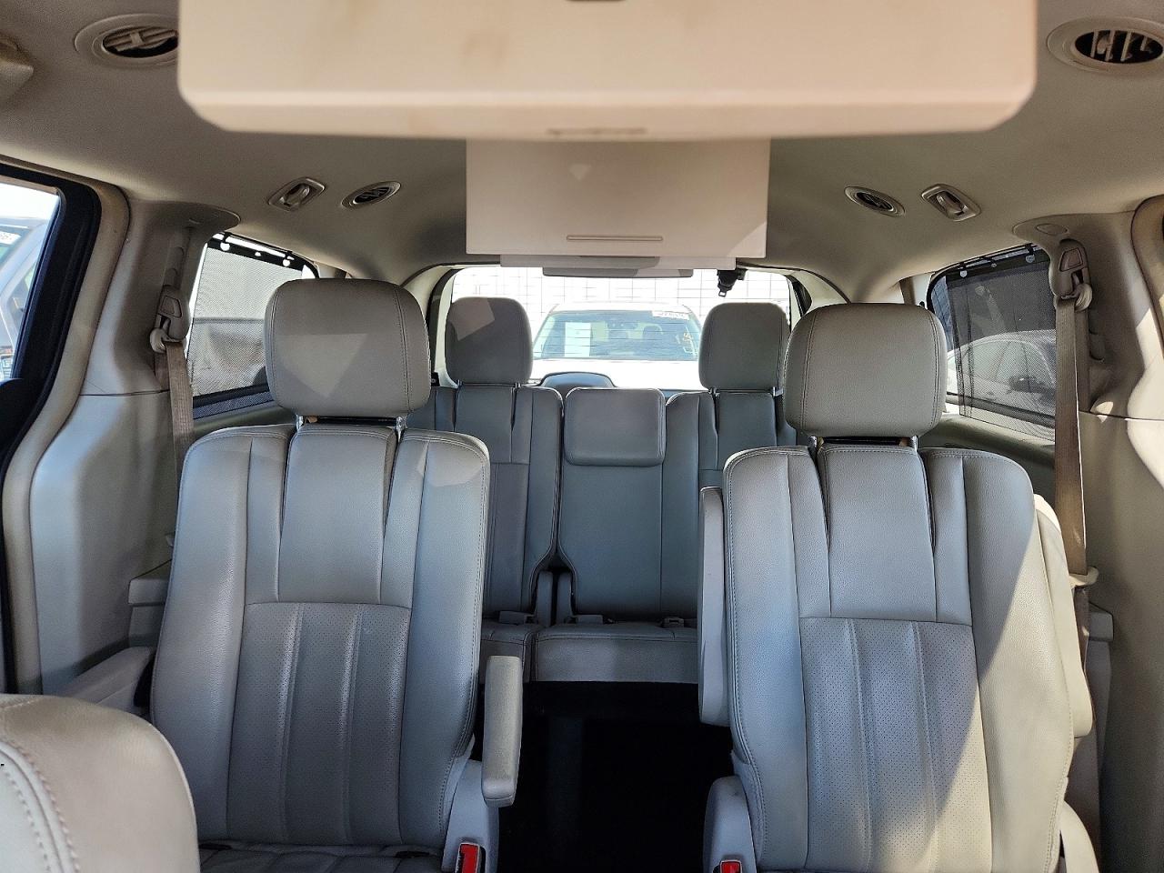 2012 CHRYSLER TOWN & COUNTRY TOURING L photo 10