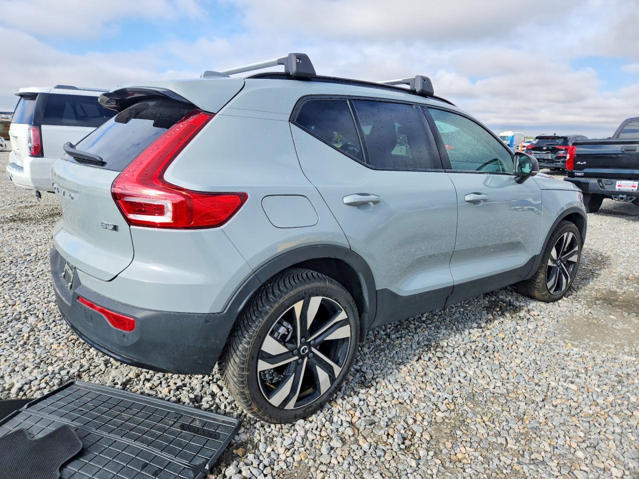 2024 VOLVO XC40 ULTIMATE photo 5
