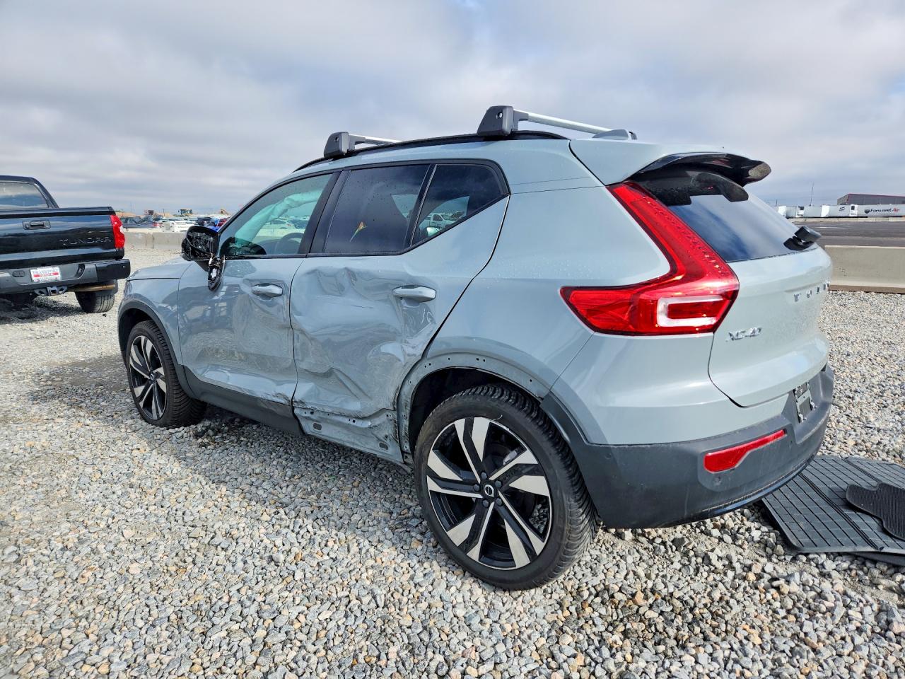 2024 VOLVO XC40 ULTIMATE photo 3