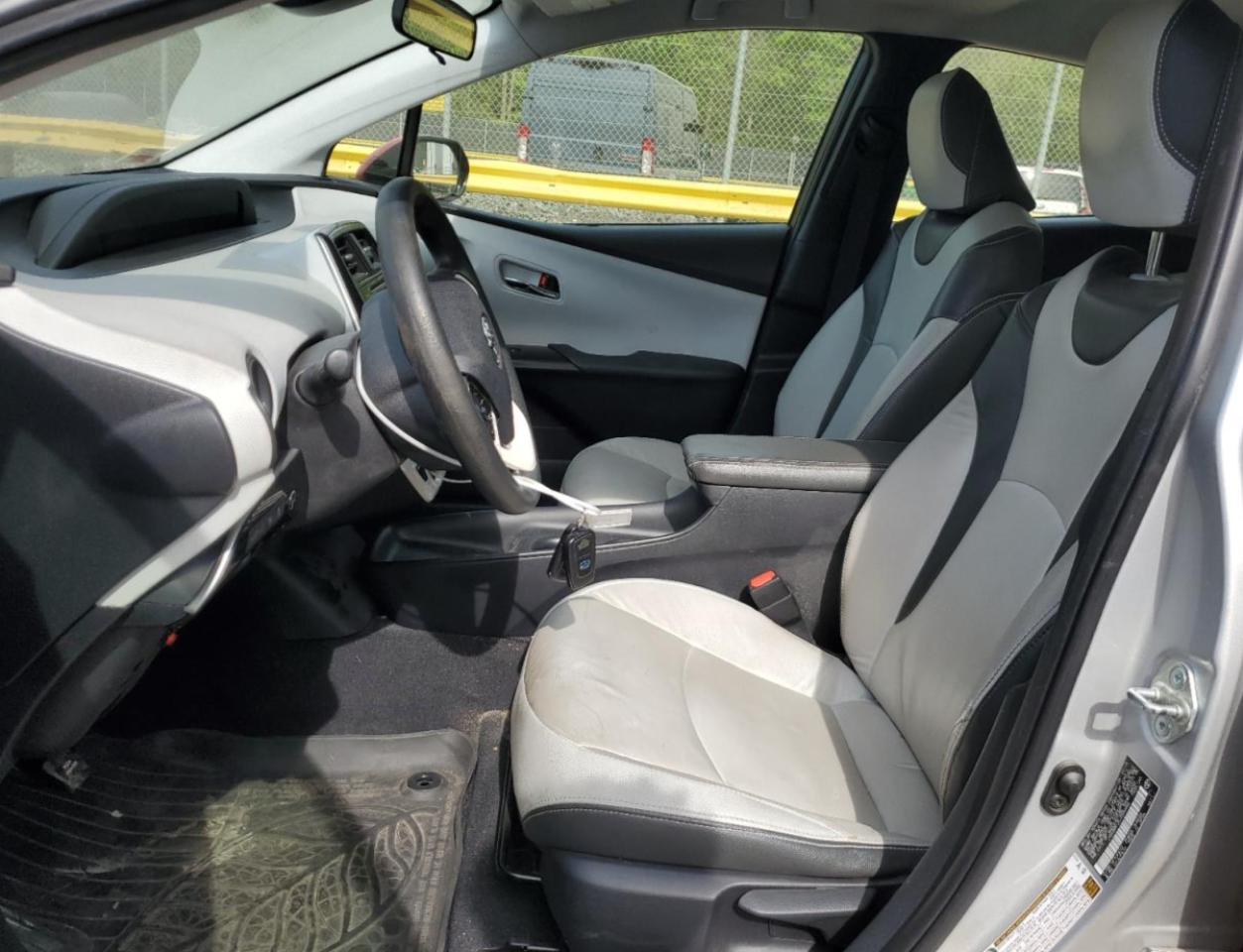2018 TOYOTA PRIUS photo 25