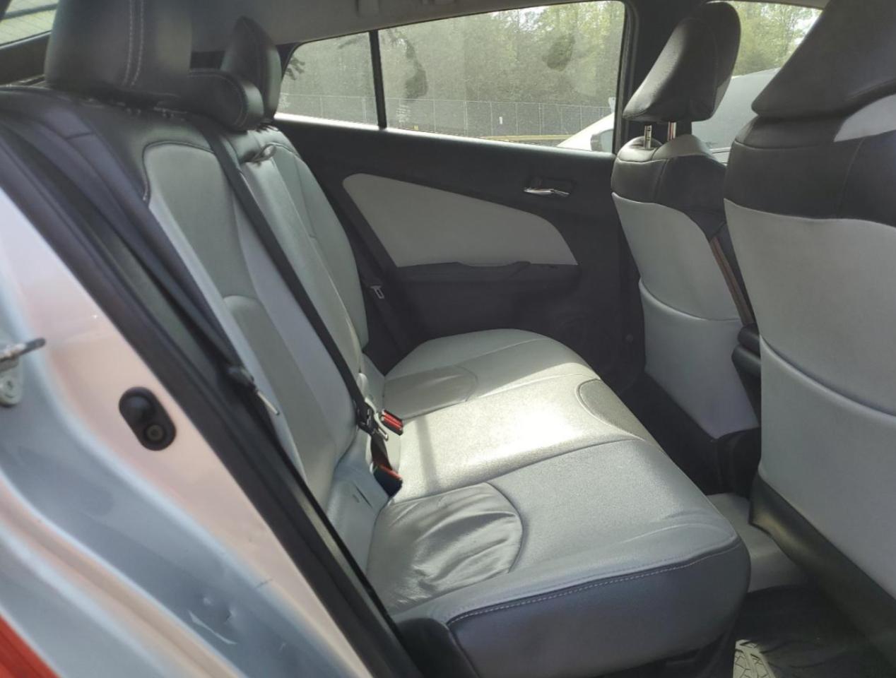 2018 TOYOTA PRIUS photo 37