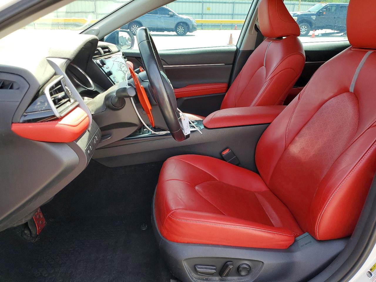 2019 TOYOTA CAMRY XSE photo 13