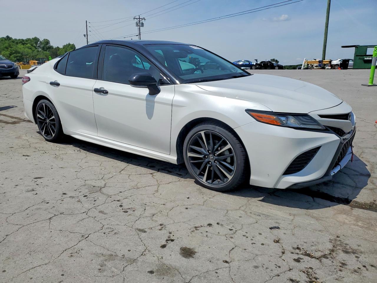 2019 TOYOTA CAMRY XSE photo 7