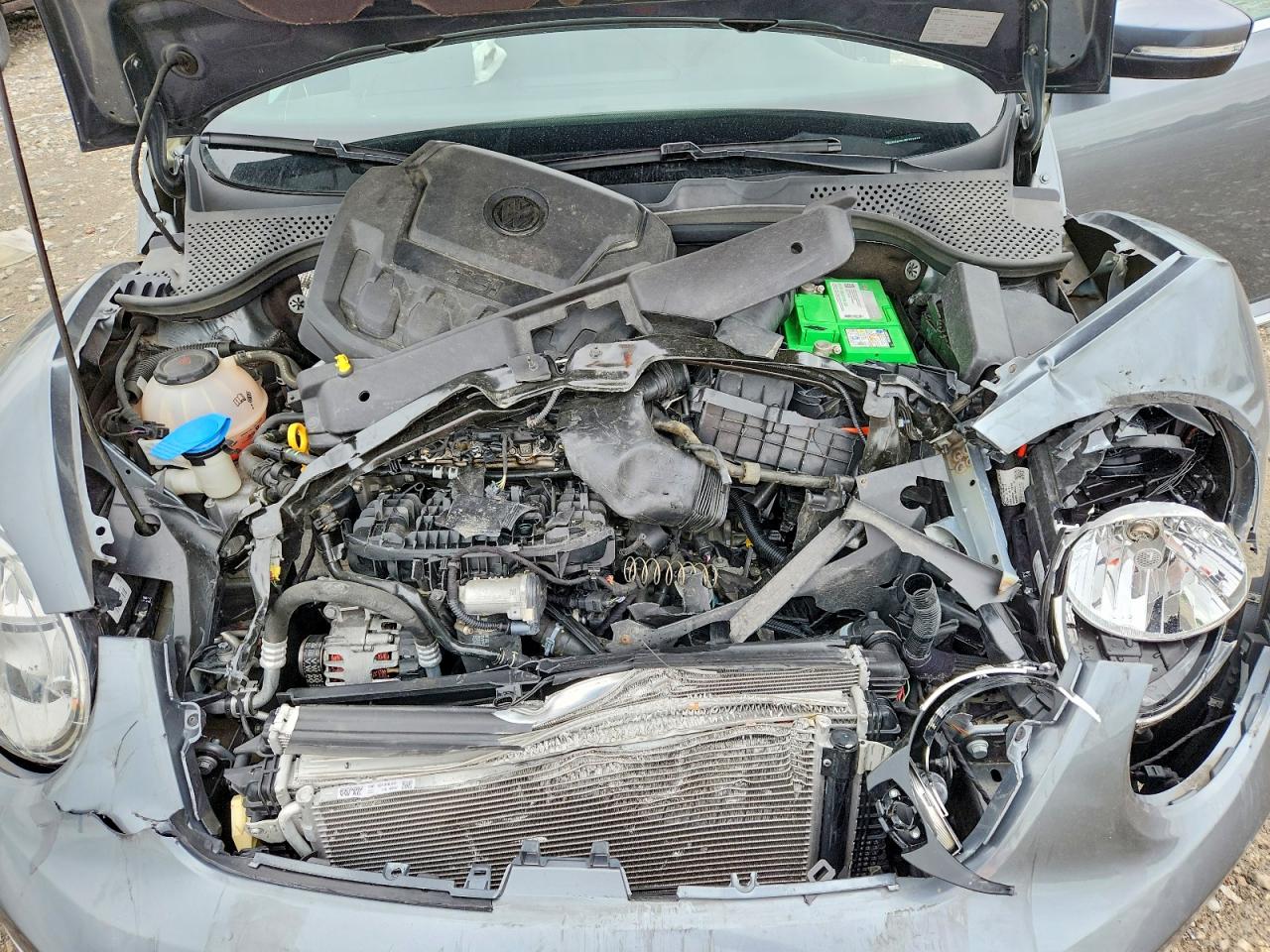 2018 VOLKSWAGEN BEETLE SE photo 11