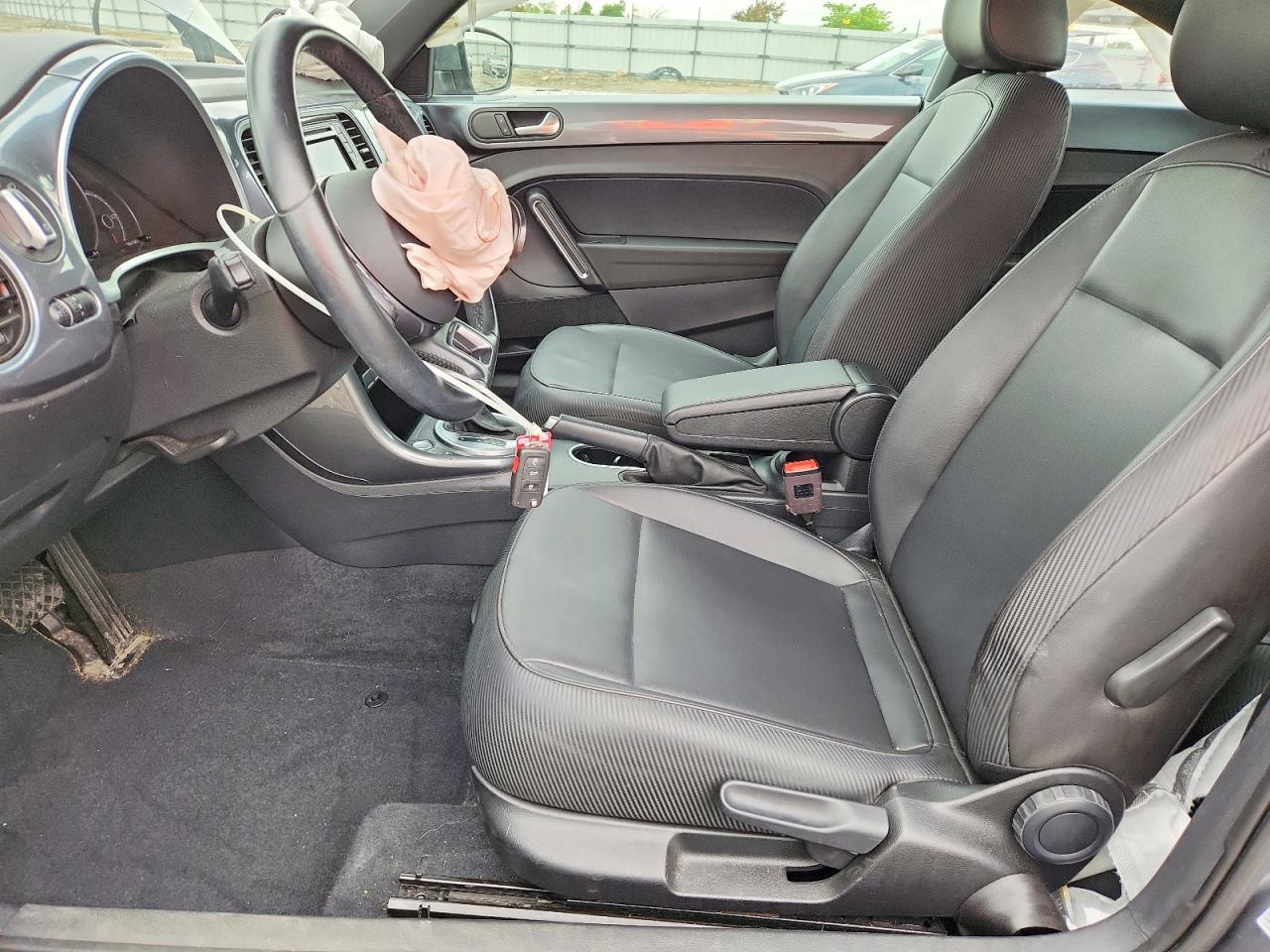 2018 VOLKSWAGEN BEETLE SE photo 7