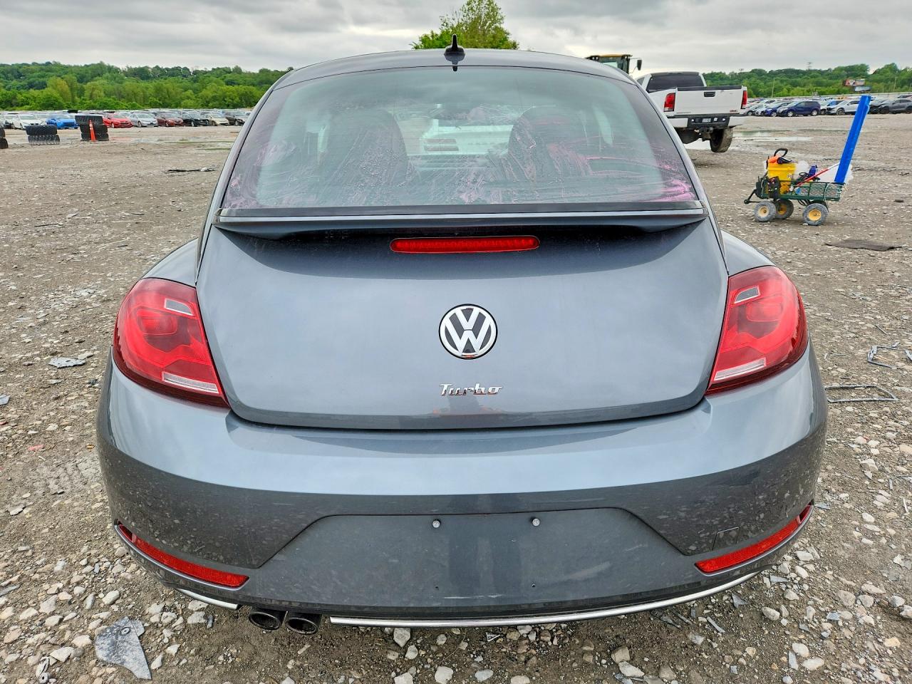 2018 VOLKSWAGEN BEETLE SE photo 6