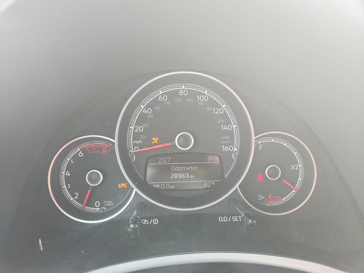 2018 VOLKSWAGEN BEETLE SE photo 9