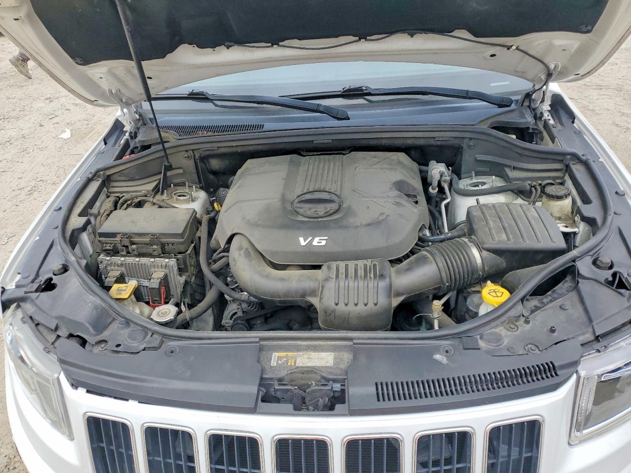 2015 JEEP GRAND CHEROKEE LAREDO photo 12
