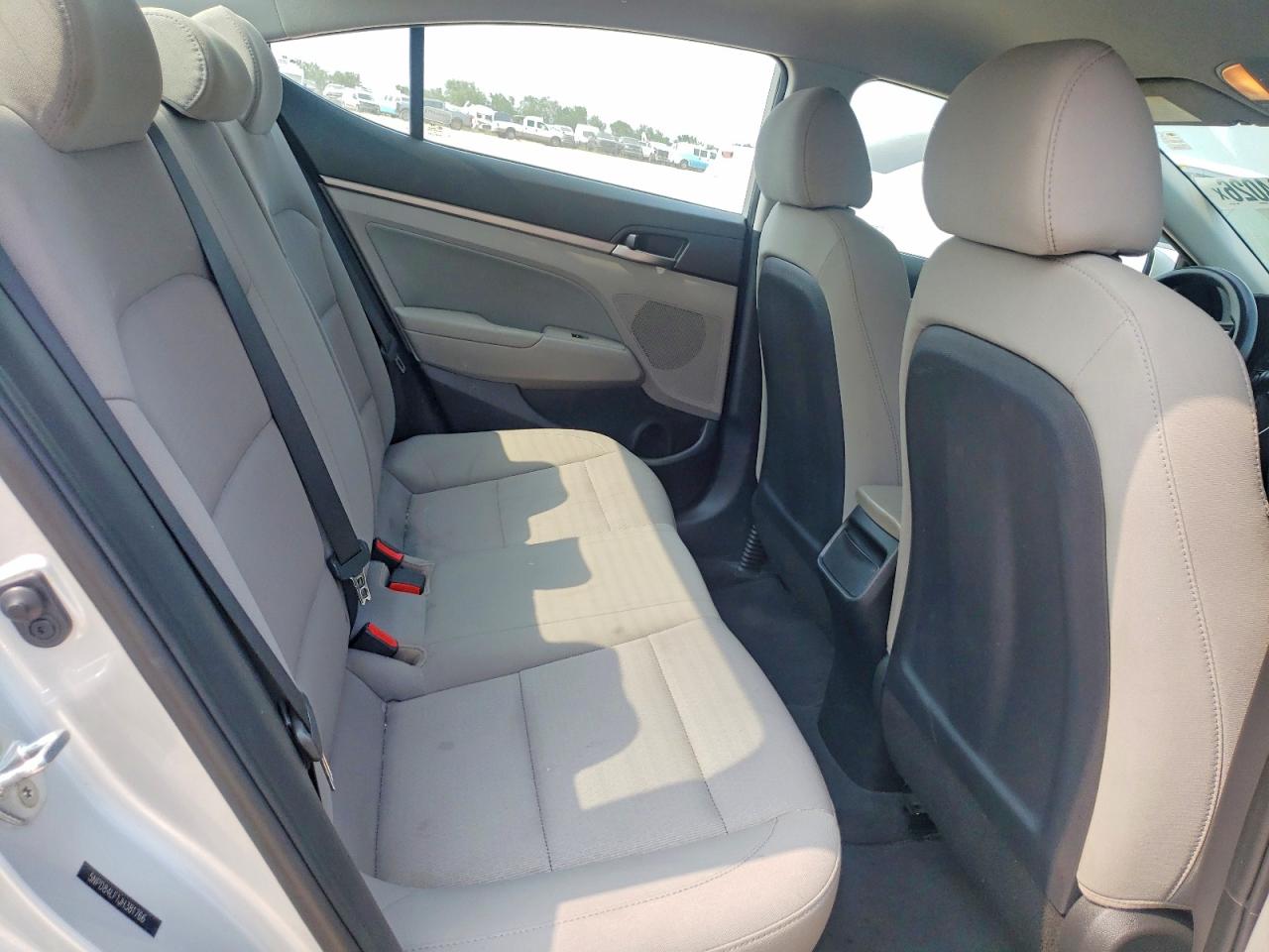 2018 HYUNDAI ELANTRA SEL photo 28