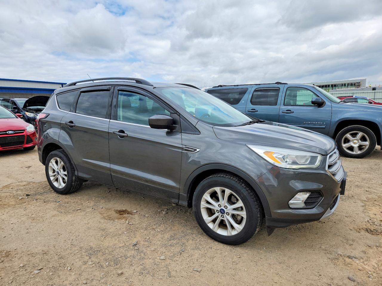 2017 FORD ESCAPE SE photo 4