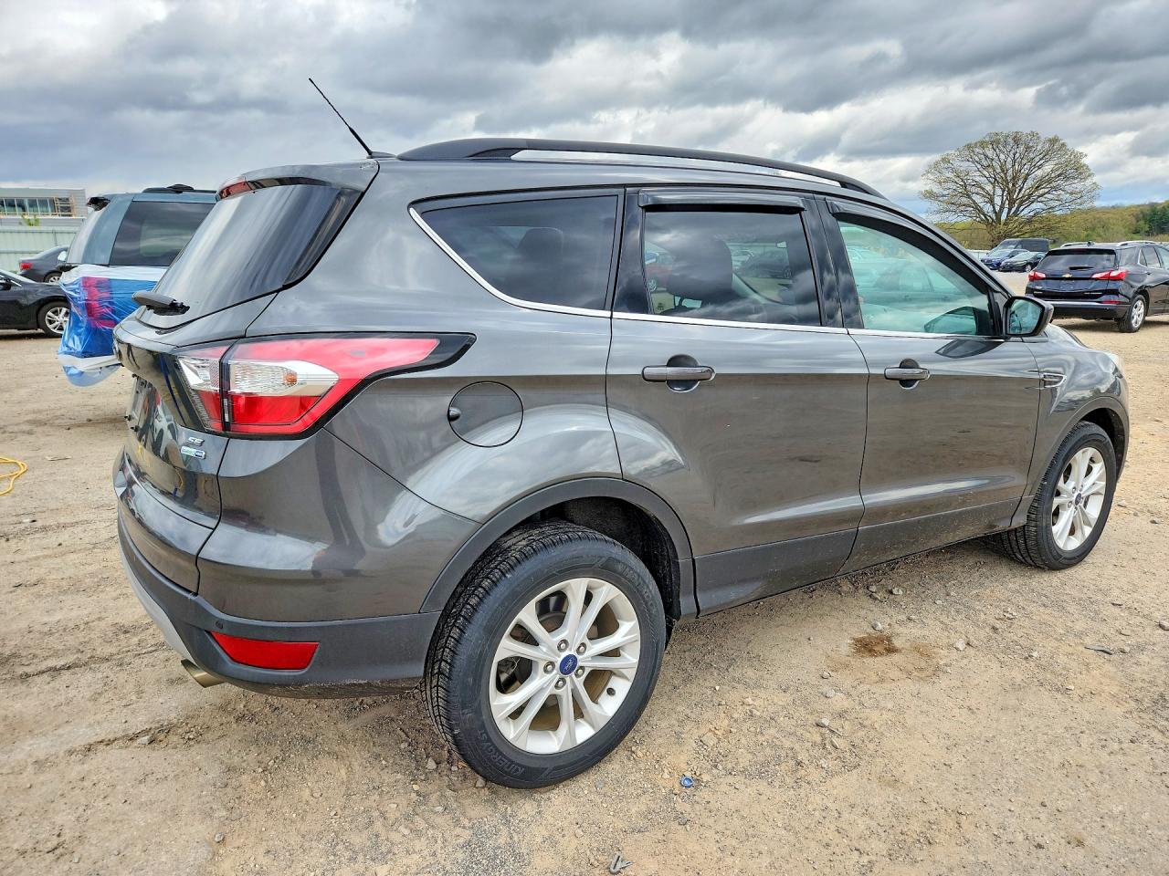 2017 FORD ESCAPE SE photo 3
