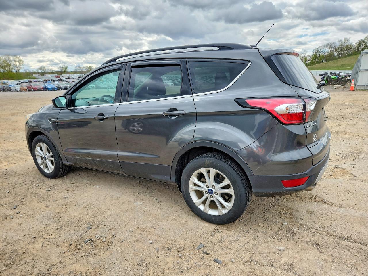 2017 FORD ESCAPE SE photo 2
