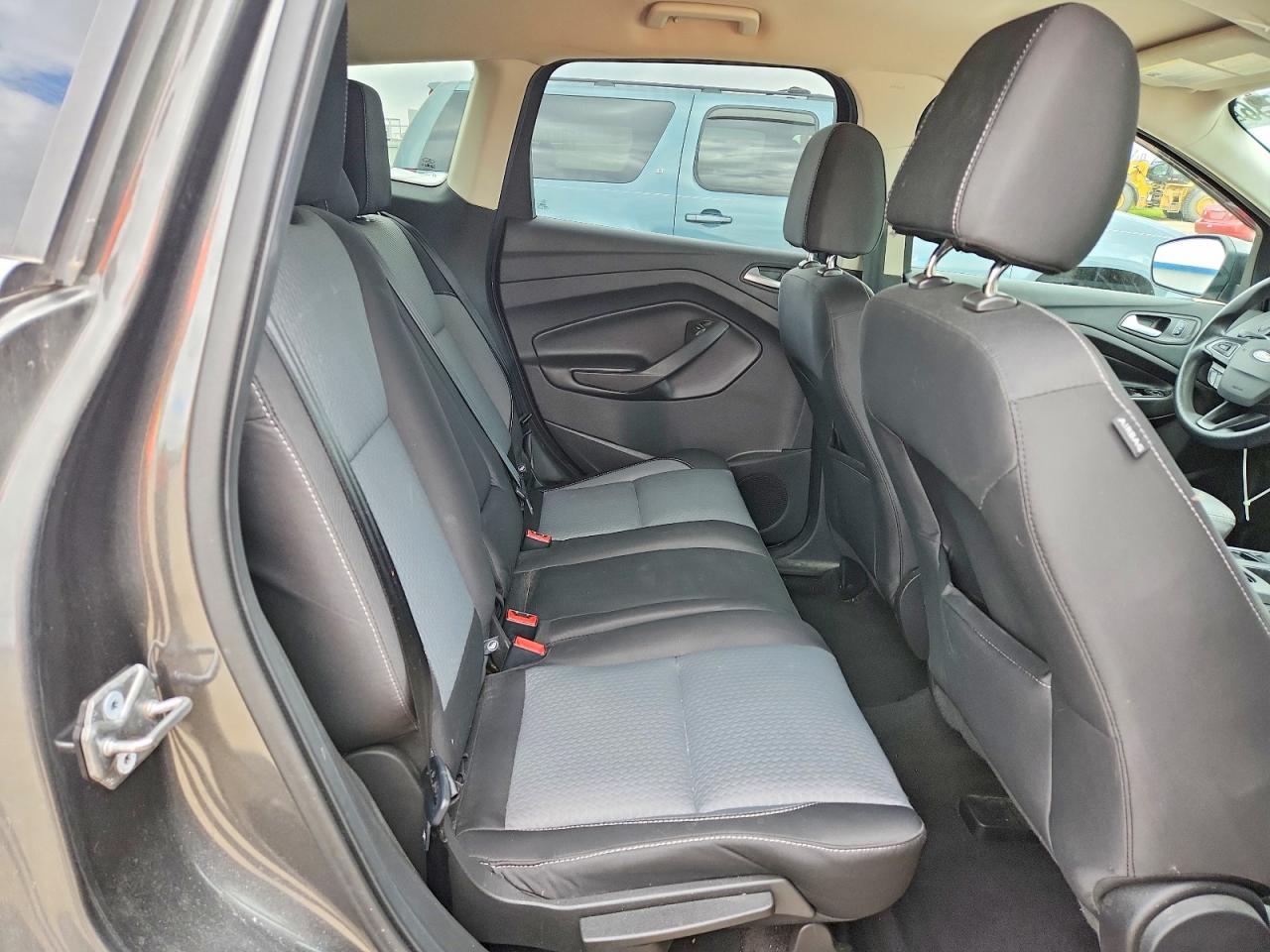 2017 FORD ESCAPE SE photo 11