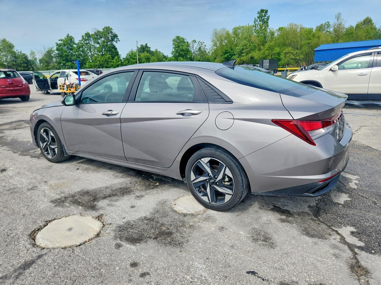 2023 HYUNDAI ELANTRA SEL photo 3