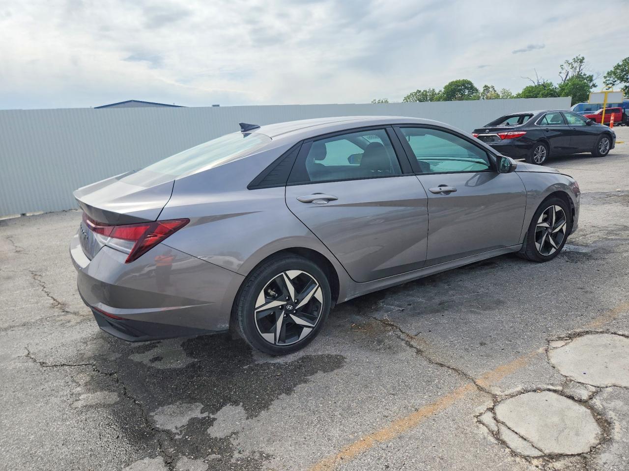 2023 HYUNDAI ELANTRA SEL photo 5