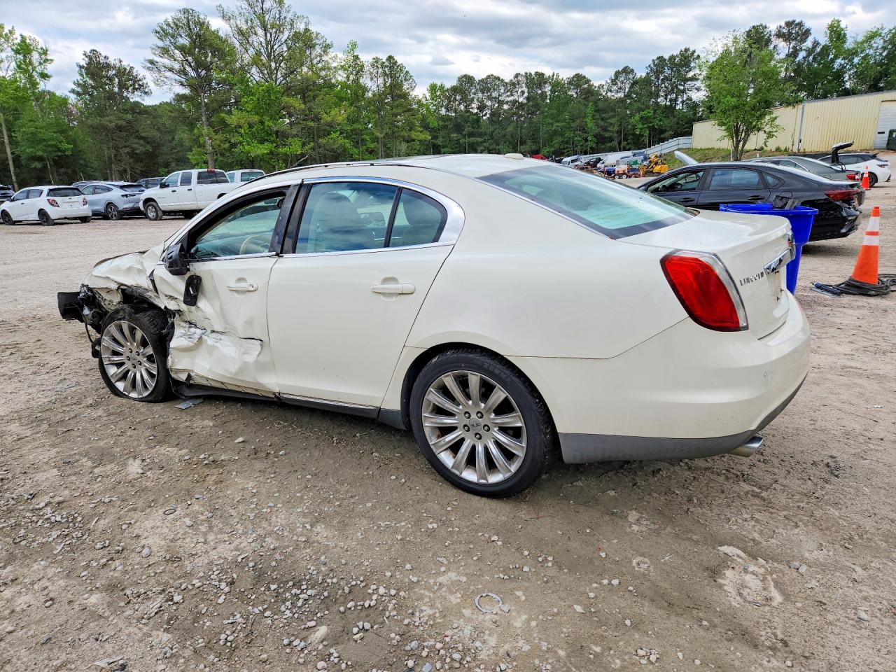 2009 LINCOLN MKS photo 4