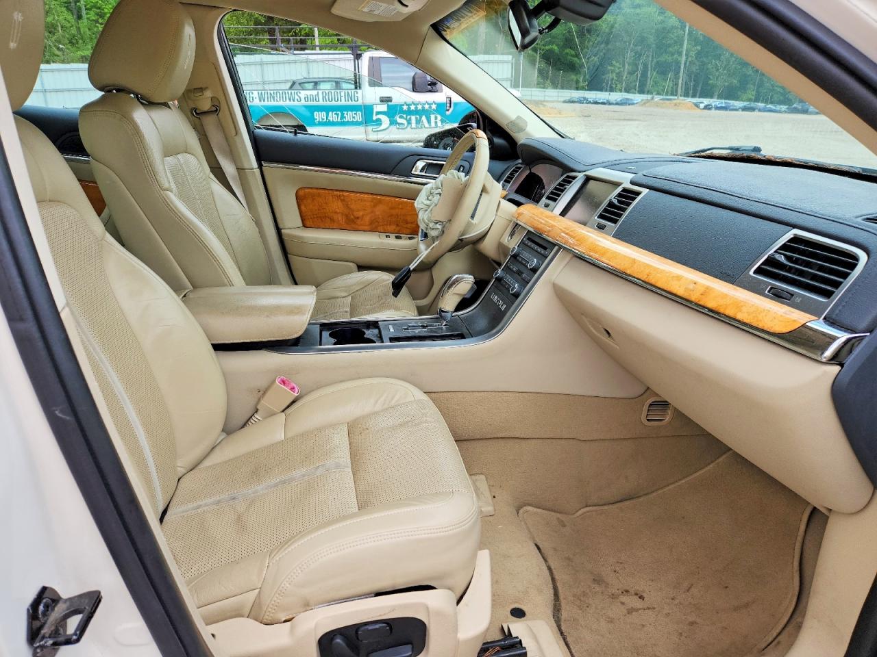 2009 LINCOLN MKS photo 19