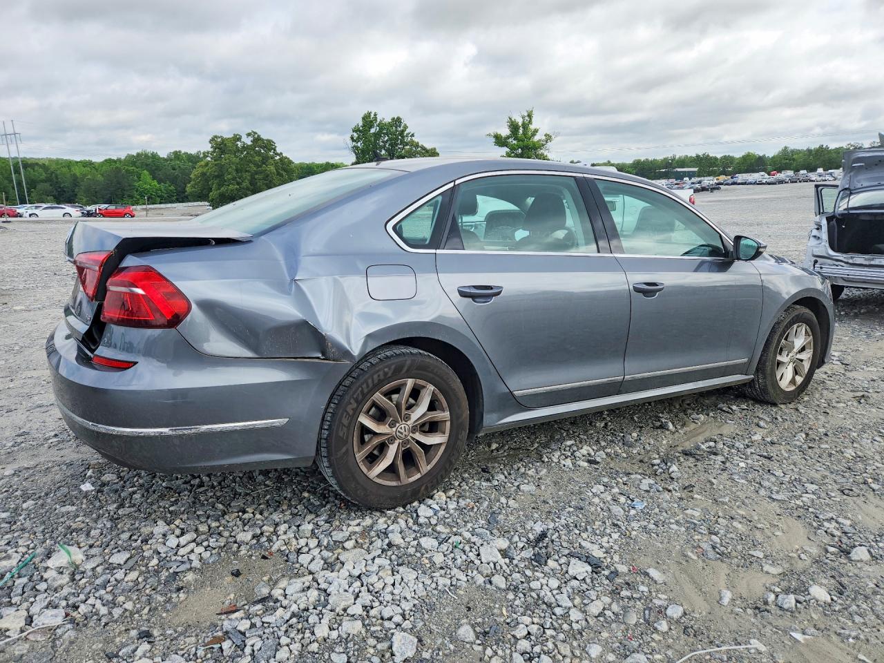 2017 VOLKSWAGEN PASSAT S photo 7