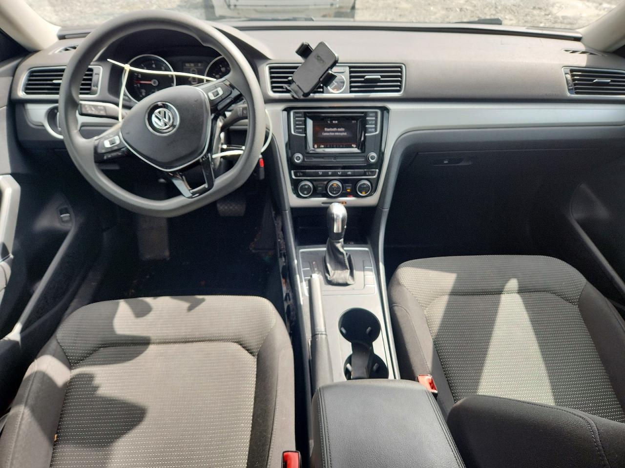 2017 VOLKSWAGEN PASSAT S photo 22