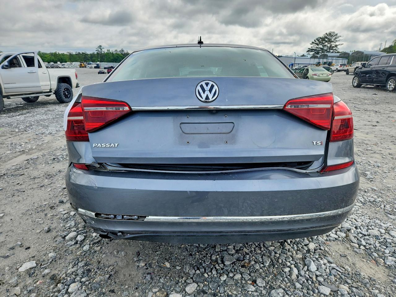2017 VOLKSWAGEN PASSAT S photo 16