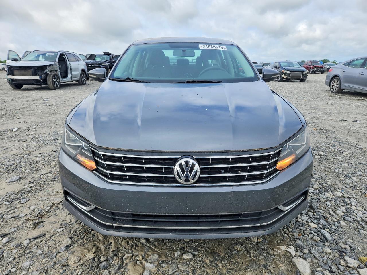 2017 VOLKSWAGEN PASSAT S photo 13