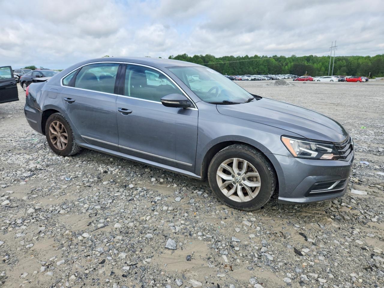 2017 VOLKSWAGEN PASSAT S photo 10