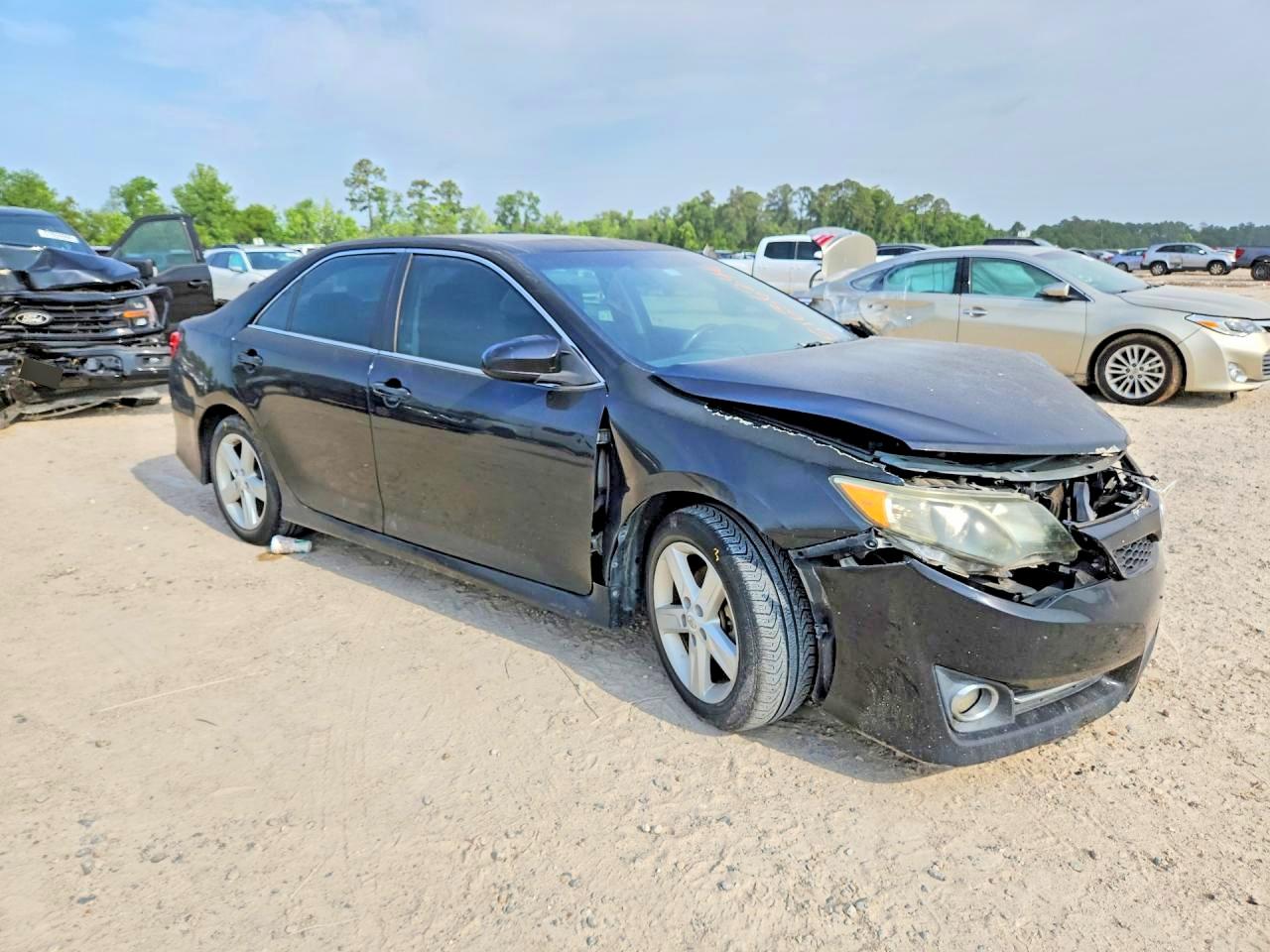 2012 TOYOTA CAMRY L photo 4