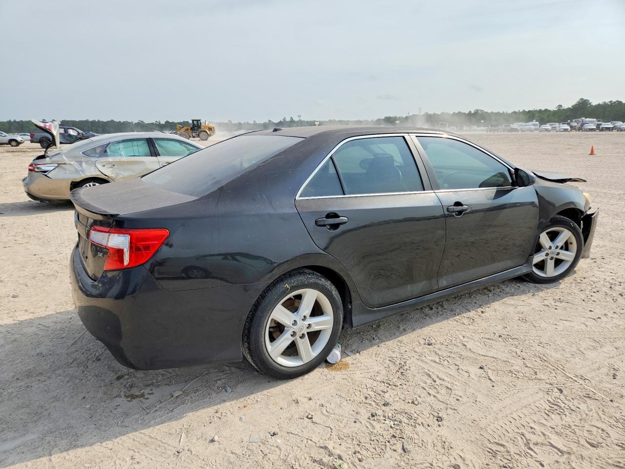 2012 TOYOTA CAMRY L photo 3