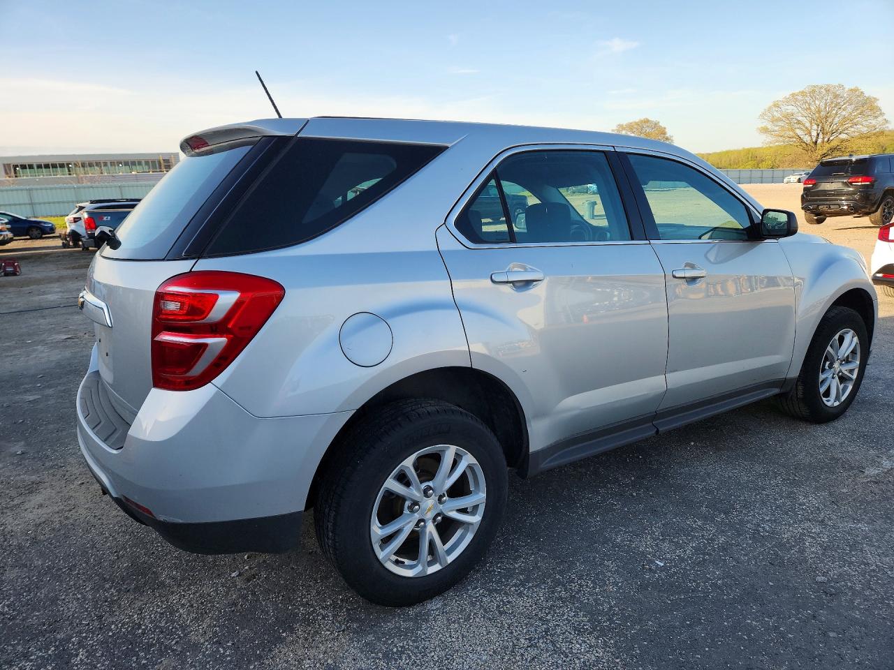 2017 CHEVROLET EQUINOX LS photo 5
