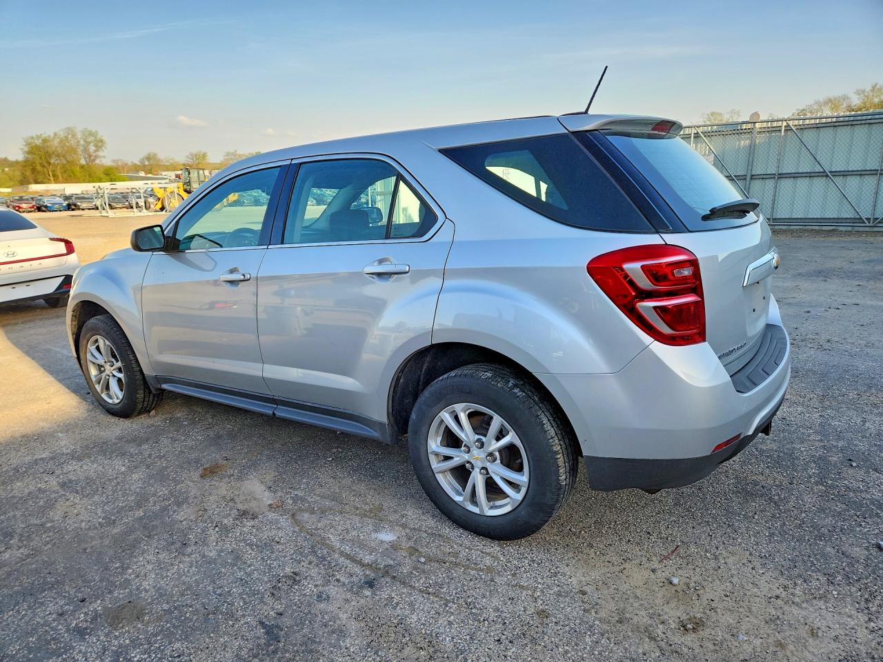 2017 CHEVROLET EQUINOX LS photo 3