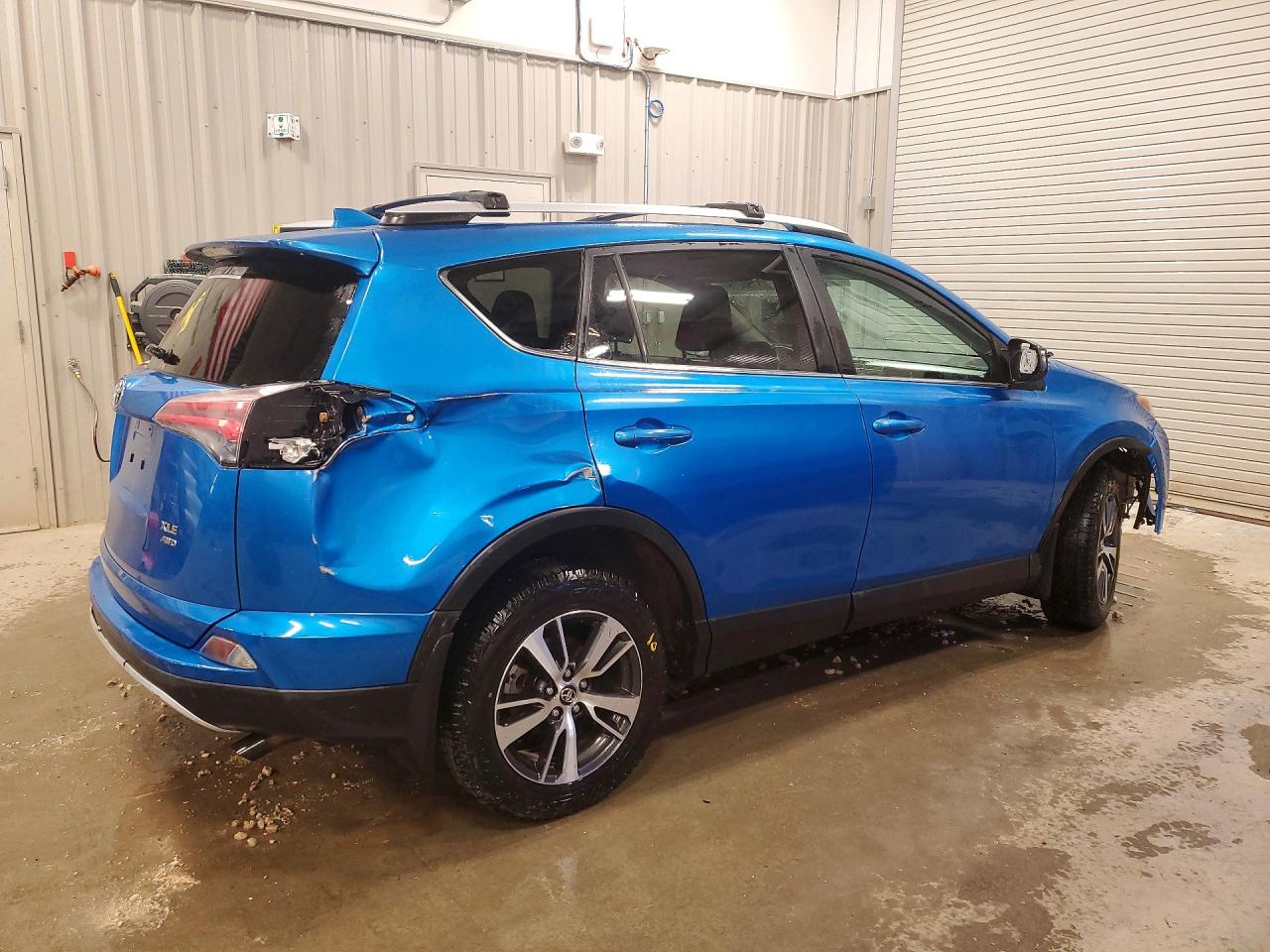2016 TOYOTA RAV4 XLE photo 7