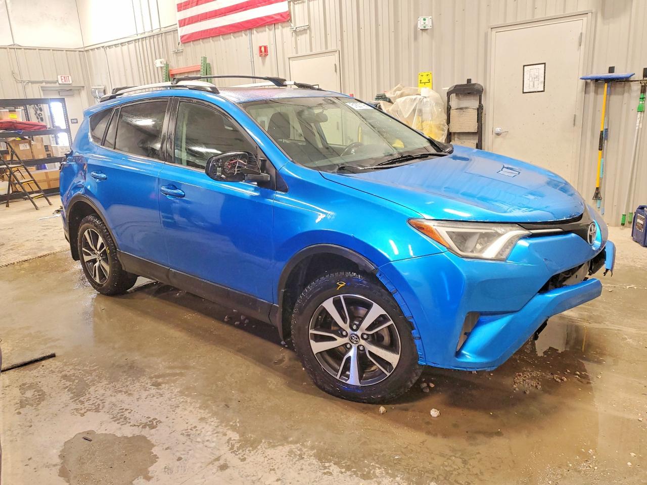 2016 TOYOTA RAV4 XLE photo 10