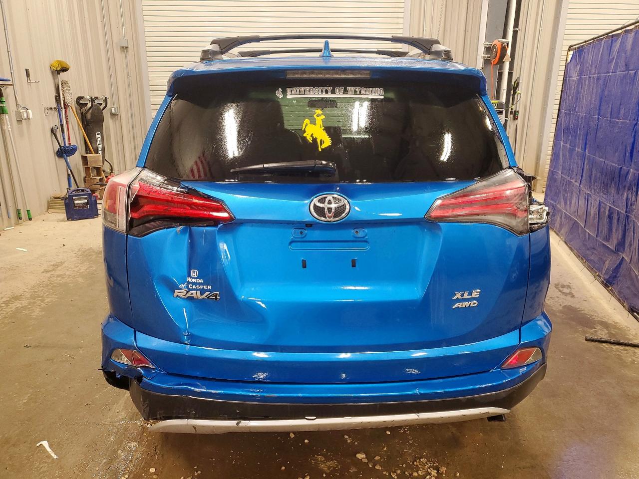 2016 TOYOTA RAV4 XLE photo 16
