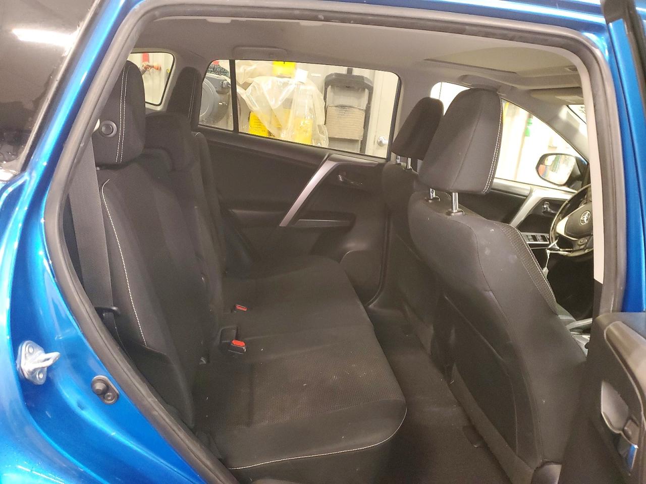 2016 TOYOTA RAV4 XLE photo 31