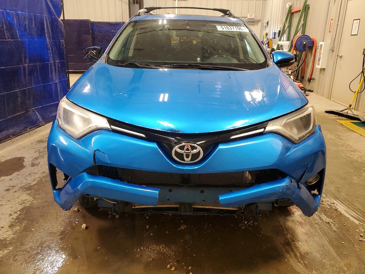 2016 TOYOTA RAV4 XLE photo 13