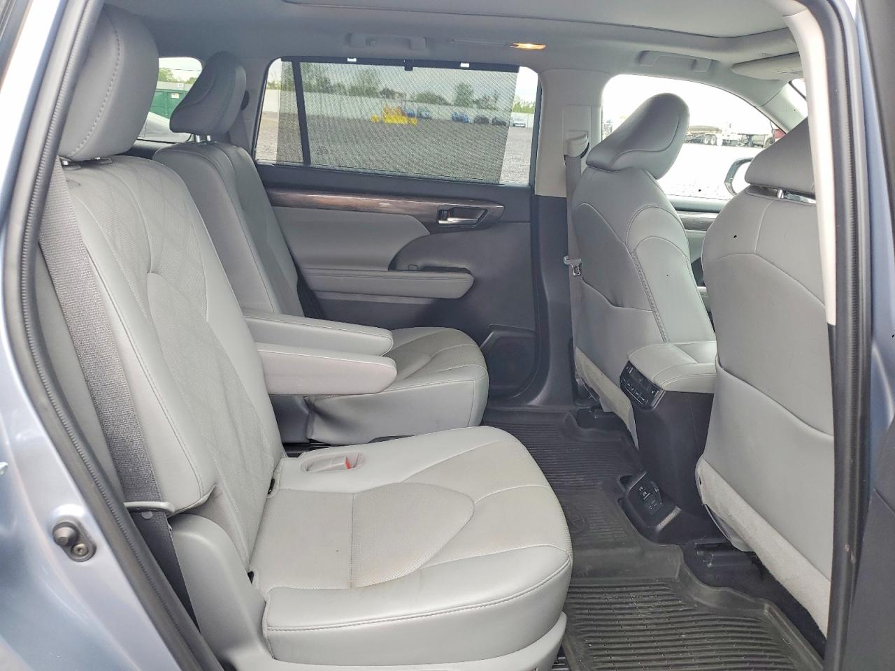 2021 TOYOTA HIGHLANDER HYBRID PLATINUM photo 21