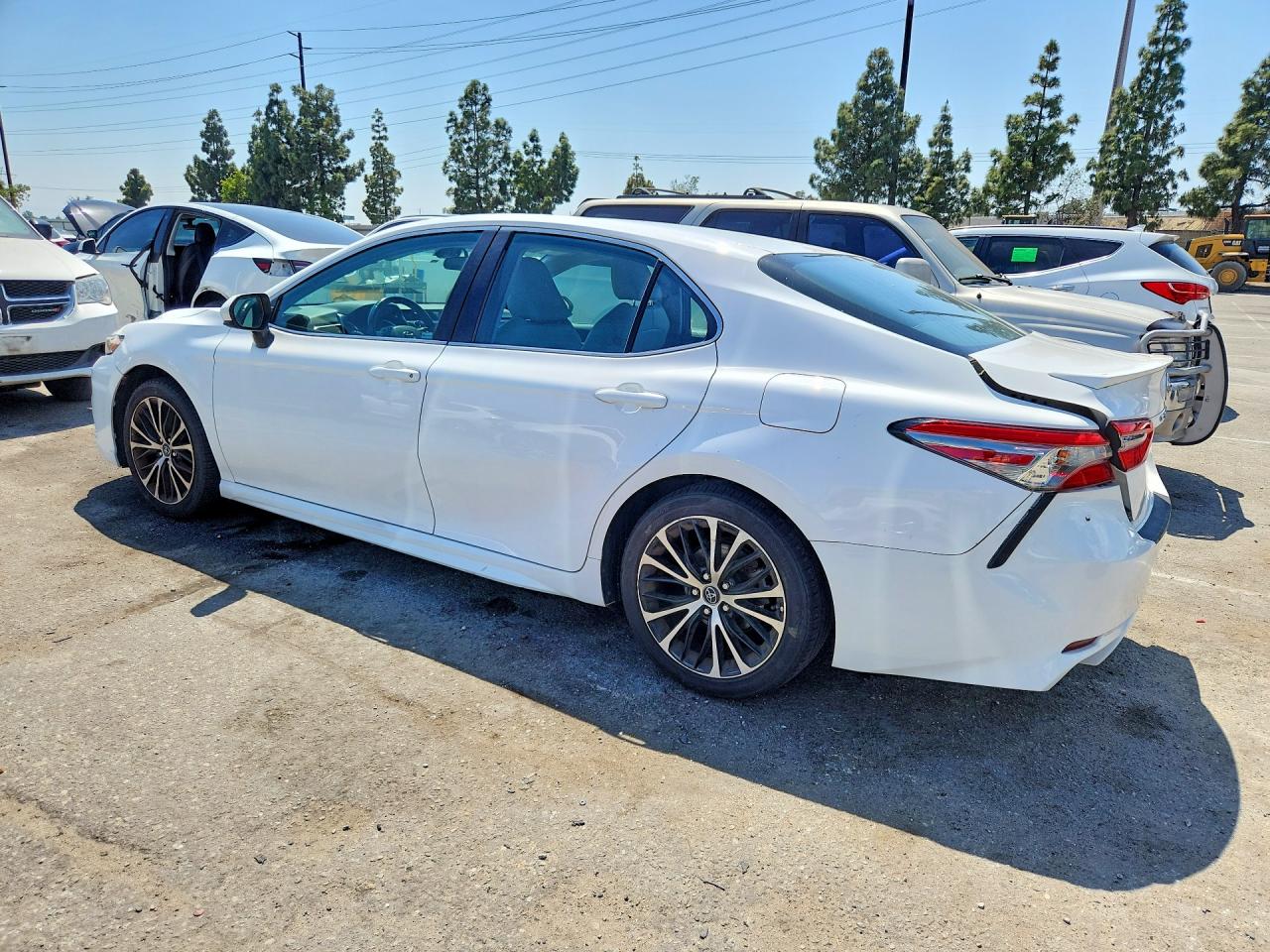 2018 TOYOTA CAMRY SE photo 4