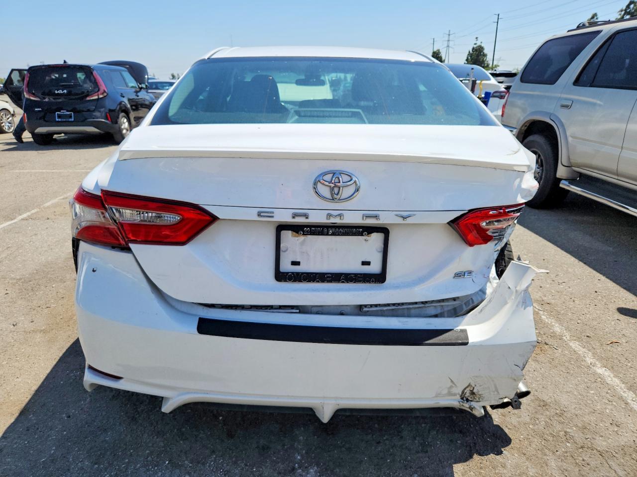 2018 TOYOTA CAMRY SE photo 16