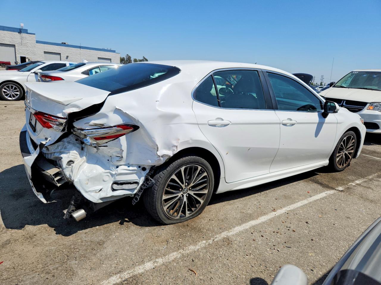 2018 TOYOTA CAMRY SE photo 7