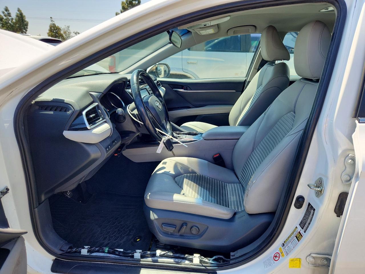 2018 TOYOTA CAMRY SE photo 19