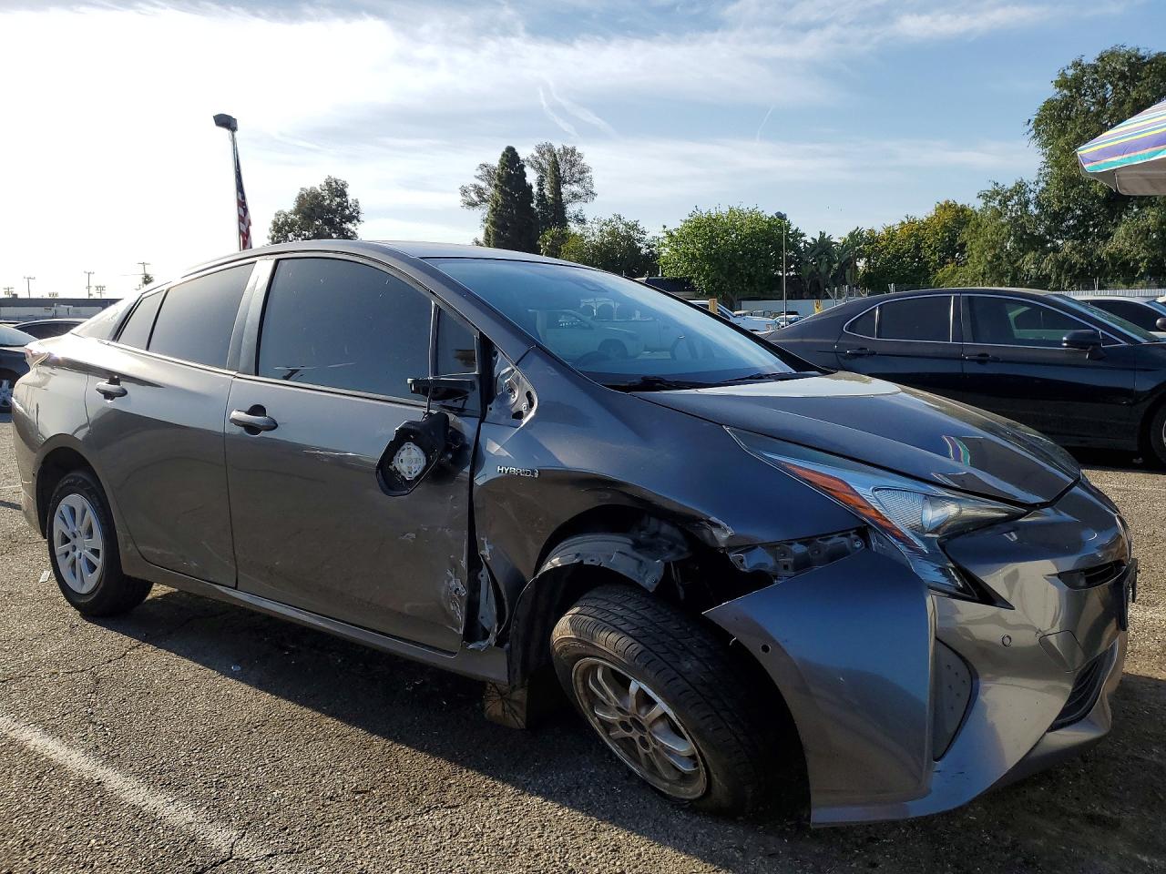 2017 TOYOTA PRIUS TWO photo 10