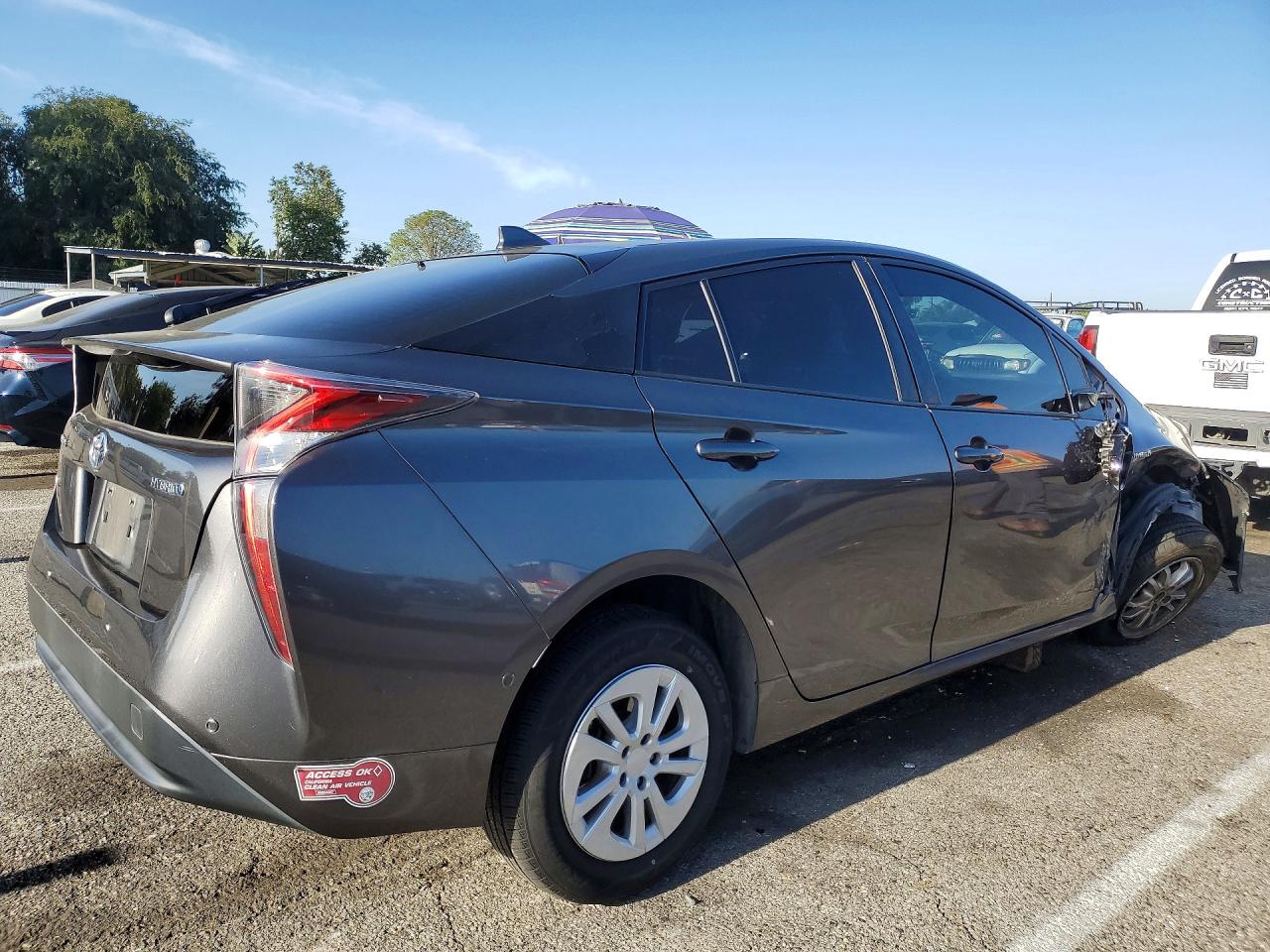 2017 TOYOTA PRIUS TWO photo 7