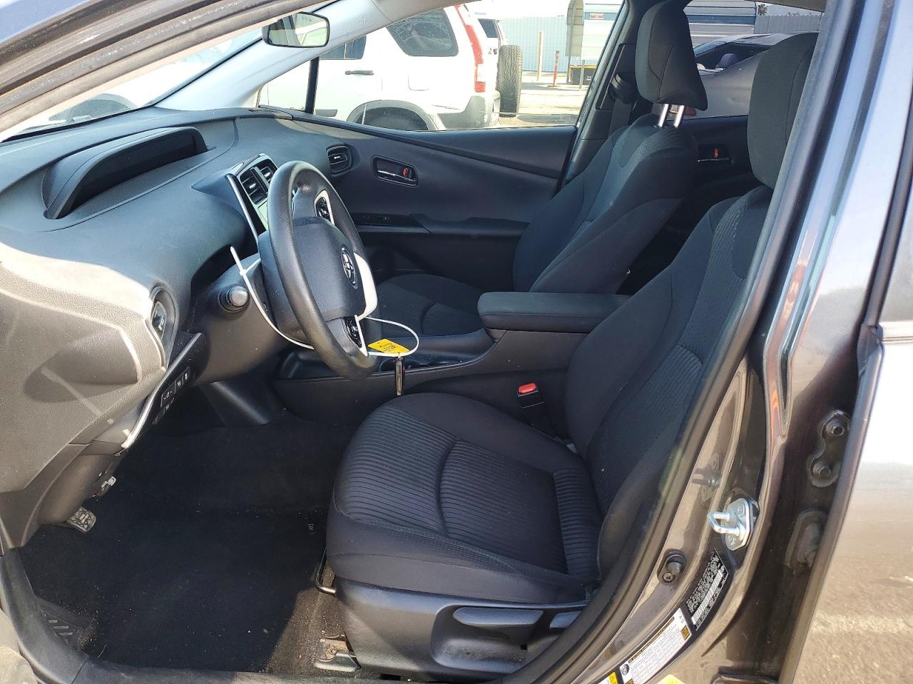 2017 TOYOTA PRIUS TWO photo 19