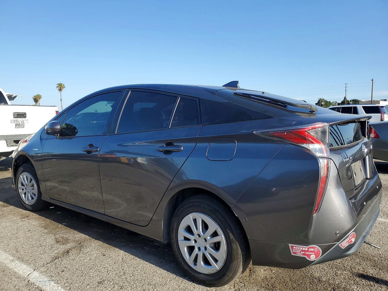 2017 TOYOTA PRIUS TWO photo 4