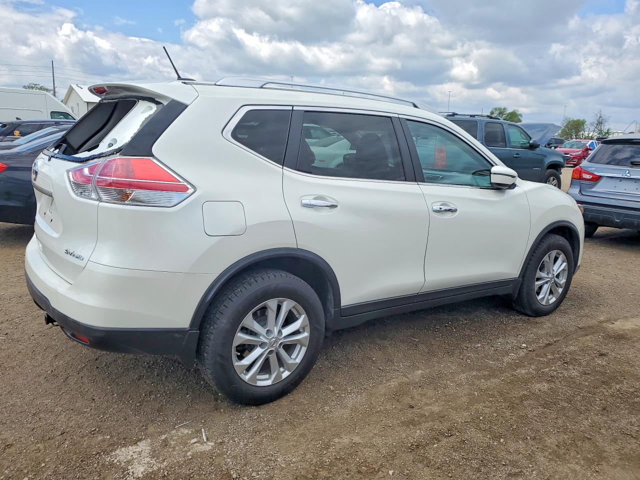 2016 NISSAN ROGUE SV photo 5