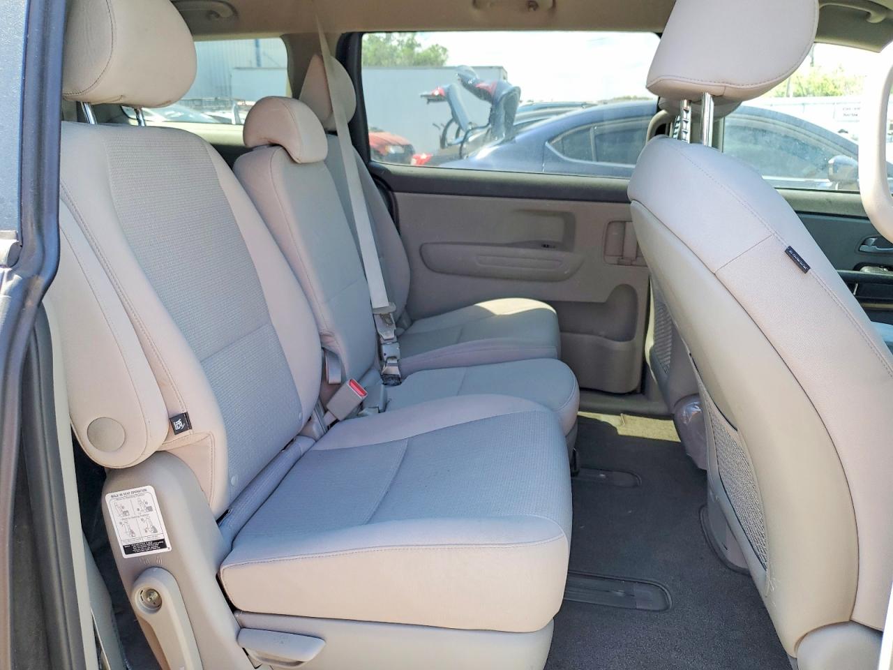 2017 KIA SEDONA LX photo 21